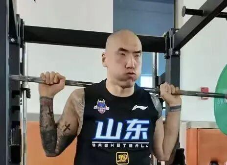 乌法115k欧元买断阿加波夫，结束租借正式加盟