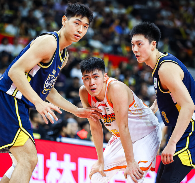 道伊尔高尔夫锦标赛第三轮单独领跑