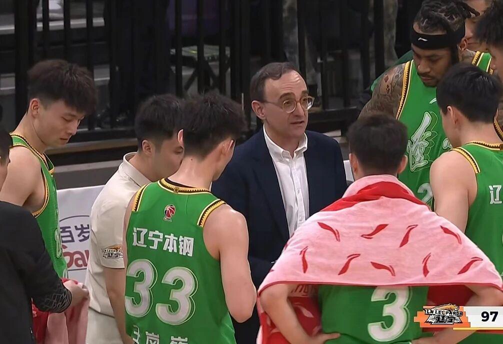 罗马诺：纽卡接近签下阿贾克斯18岁中场斯图尔，总价超2500万欧