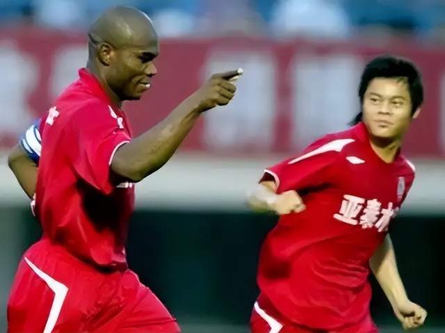 罗马诺：曼联2月就和安德雷桑托斯经纪人沟通，维韦尔了解他