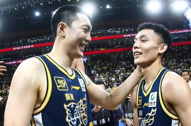 4年2.29亿！取关马刺！福克斯德不配位，波波维奇在下一盘大棋