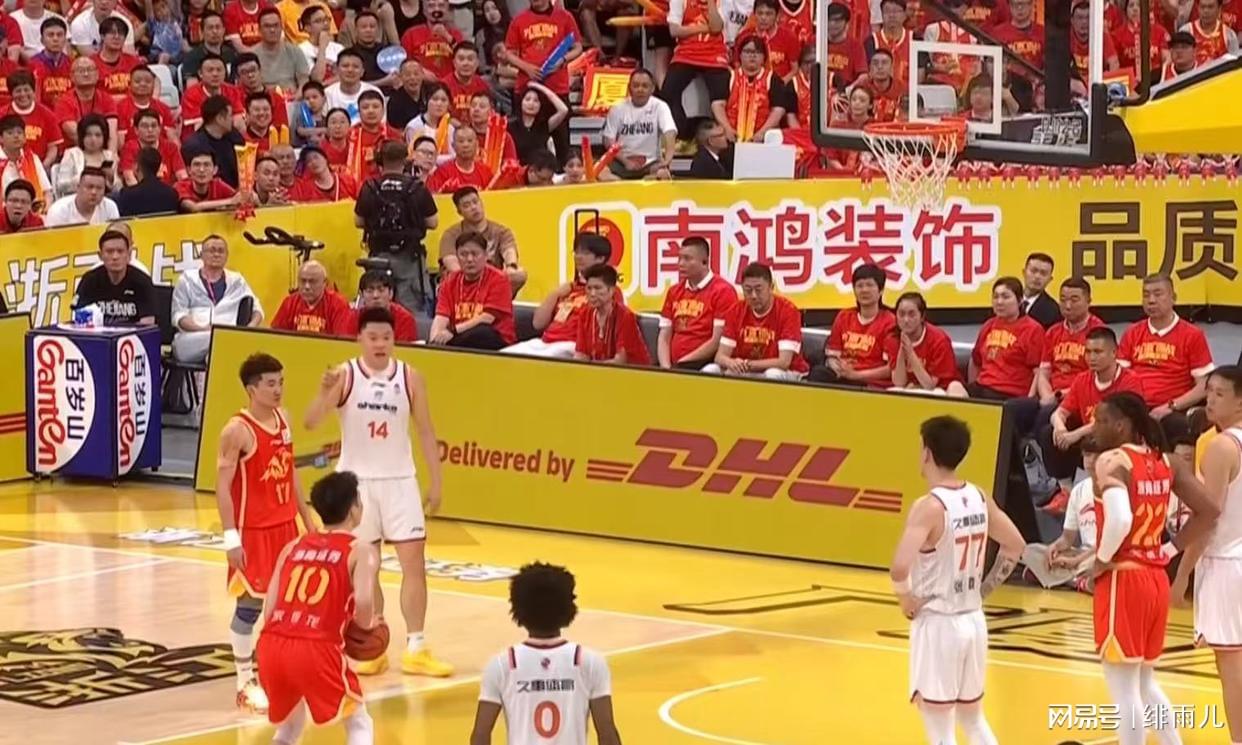 名媒三人谈字母哥交易观点分歧