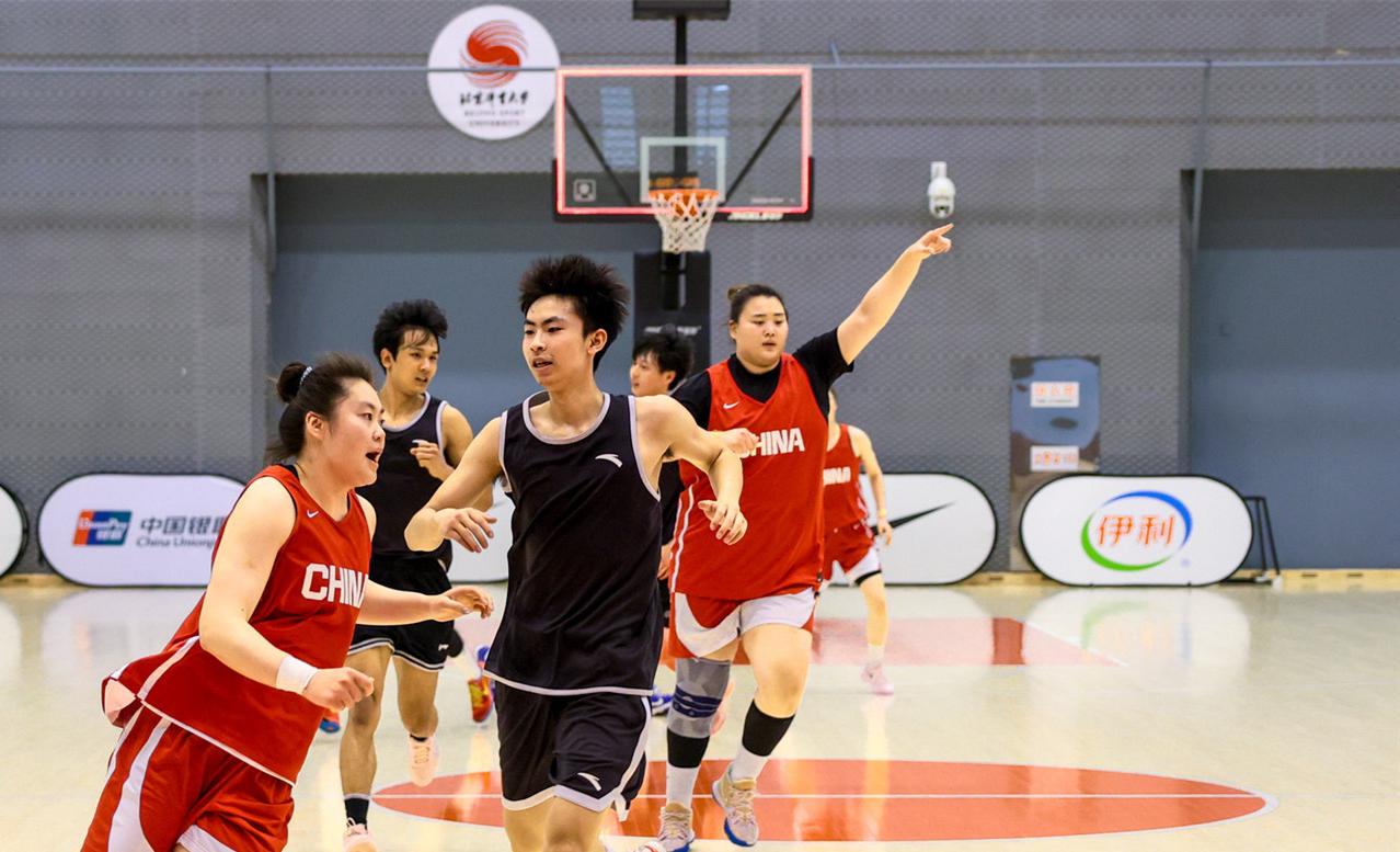 尼克斯太太团赛后计划曝光：一个要宅家烧烤，一个继续当护士