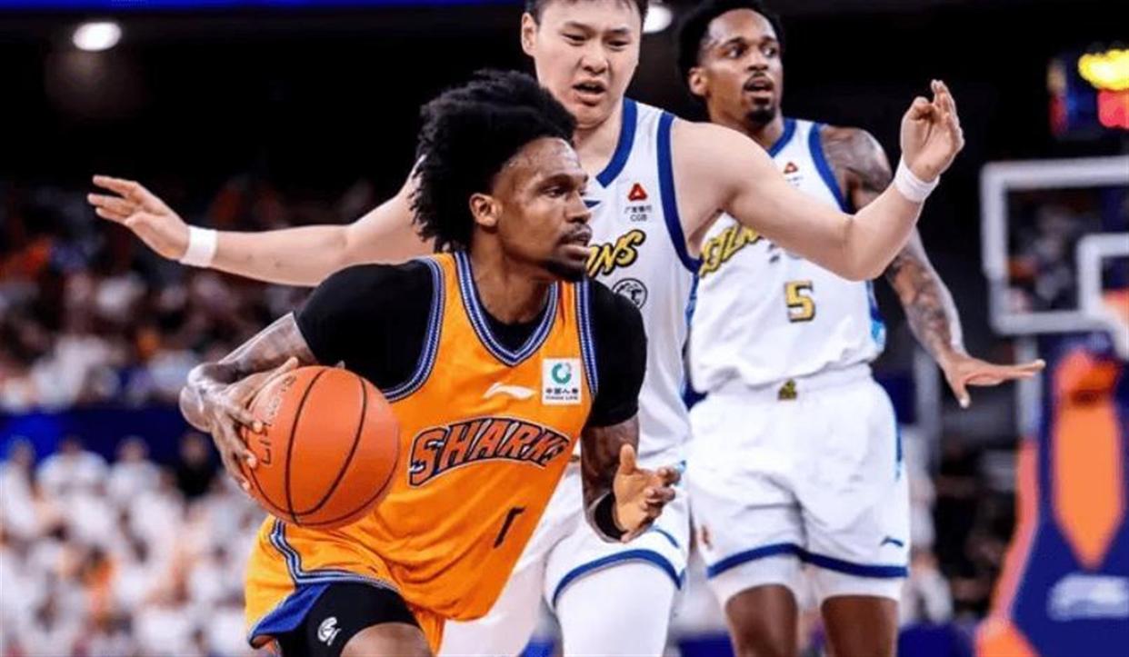 NBA总决赛战报：福克斯一级恶犯！马刺16分优势变3分，卡斯尔7中0