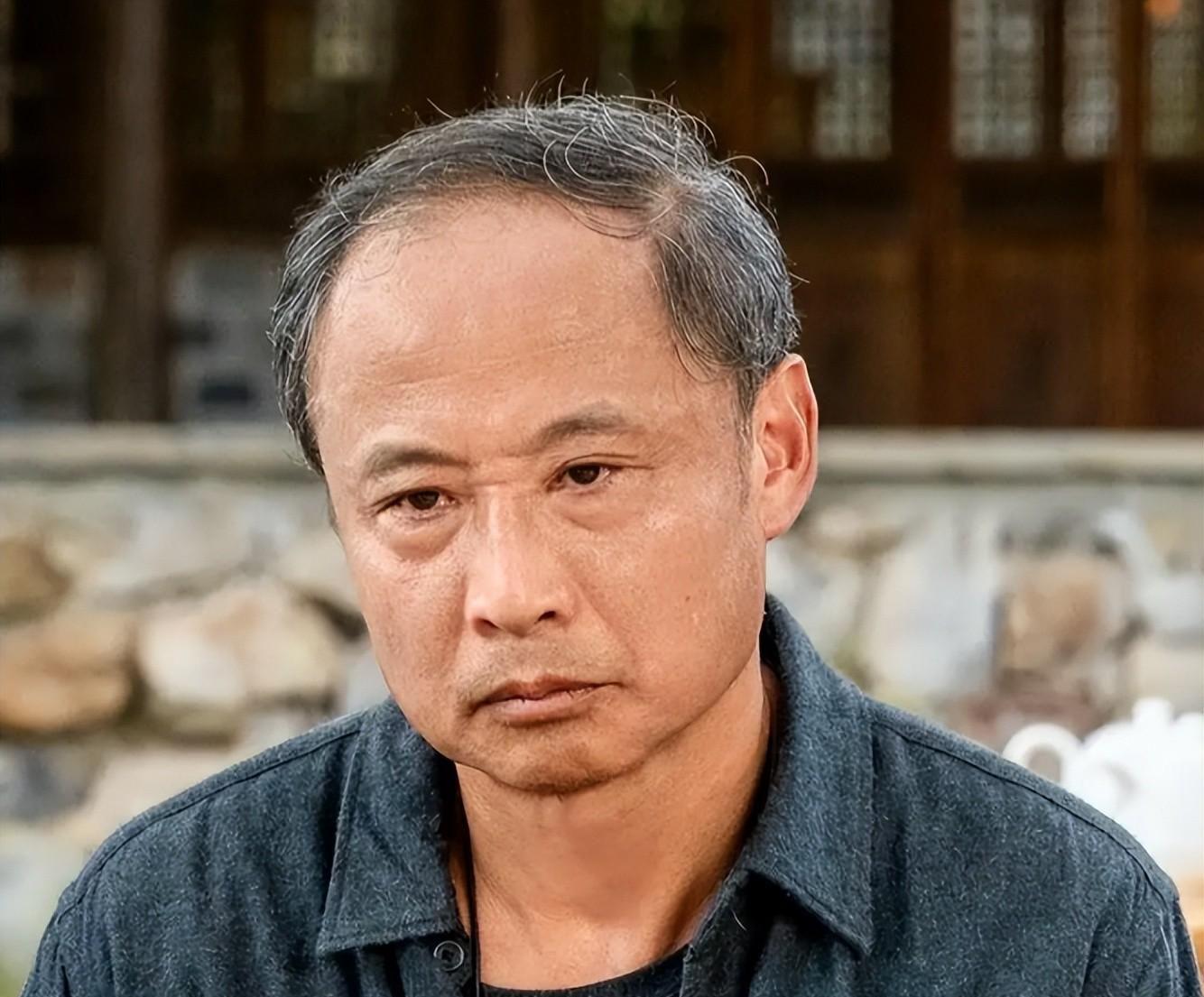火箭两年合同签下签湖人后场大闸，他们并没有使用全额中产特例？