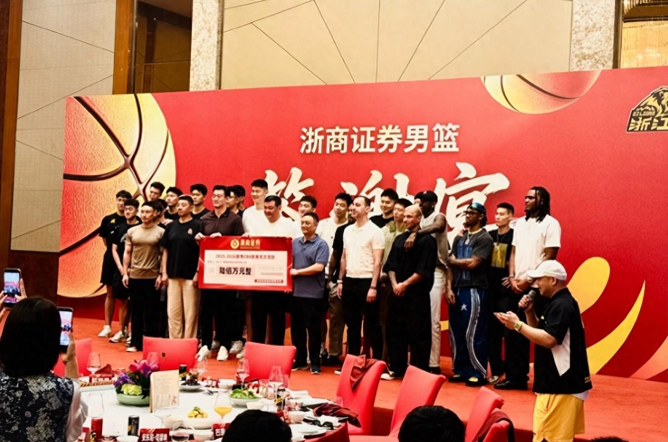 西蒙斯看好勇士得到詹姆斯