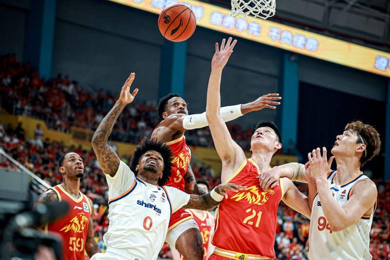历史首队！马刺5场总决赛首节全领先10+ 限制尼克斯22中4创新低