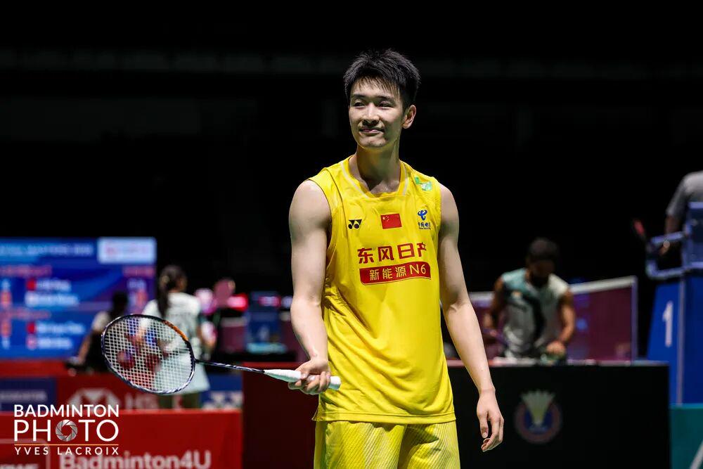 尊龙-纽约尼克斯终结53年冠军荒，球迷狂欢点燃全城