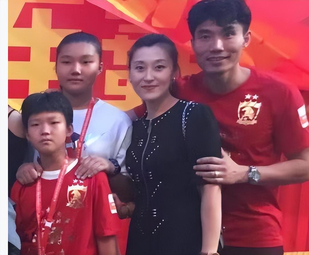 3年2.2亿！曝三方交易啊！杰伦布朗或换字母哥
