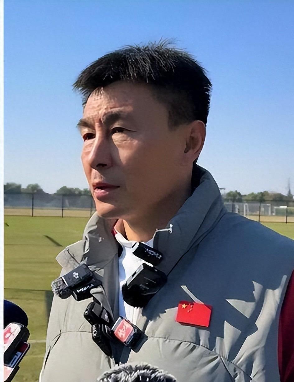 詹姆斯历史地位被喷上热搜，一个帖子炸出50条回怼