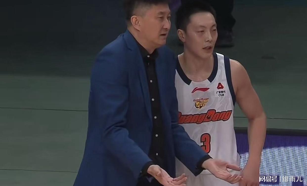 湖人计划送两将 腾空间留里夫斯
