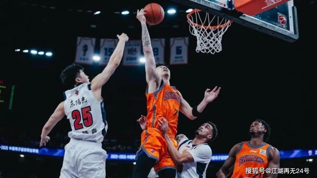 球迷吵翻！乔丹是NBA初代营销大牌，詹姆斯是迭代招牌，真相扎心
