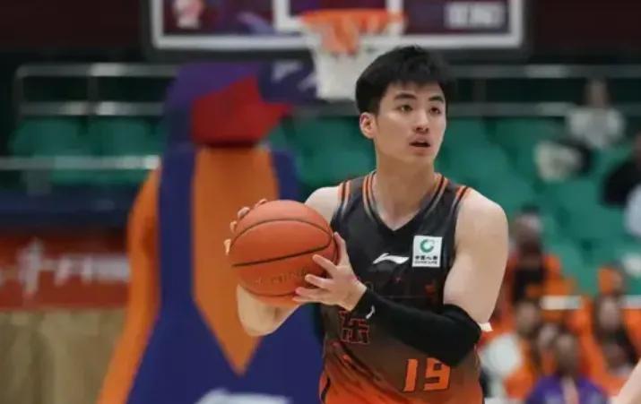 NBA官方总决赛G5裁判报告：漏吹哈珀对布伦森犯规 无碍尼克斯夺冠