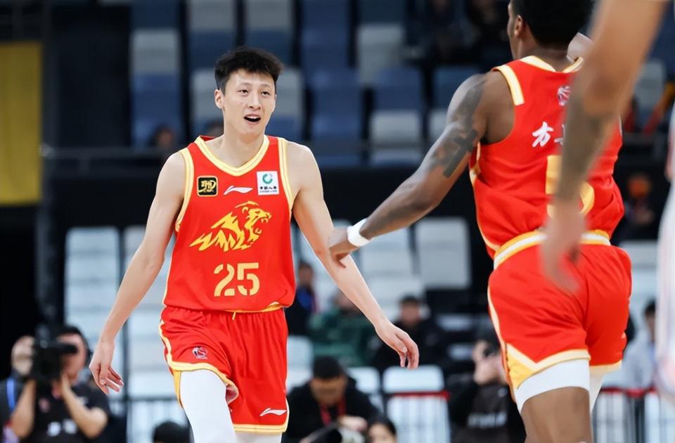 尽管季后赛五年内四次被库里淘汰出局，但哈登表现完胜库里？